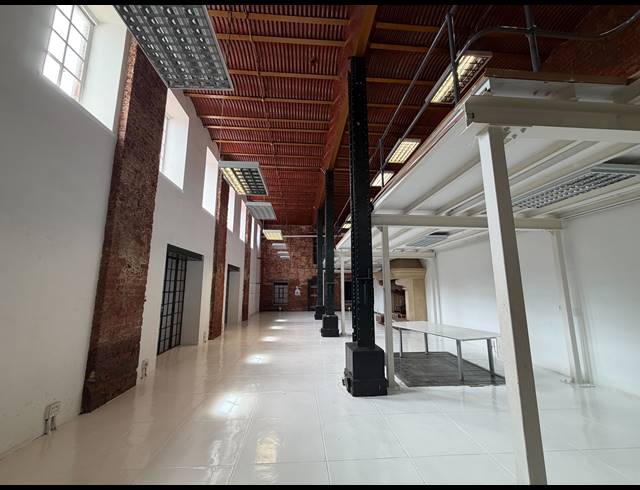 300M² BUILDING TO LET IN WOODSTOCK